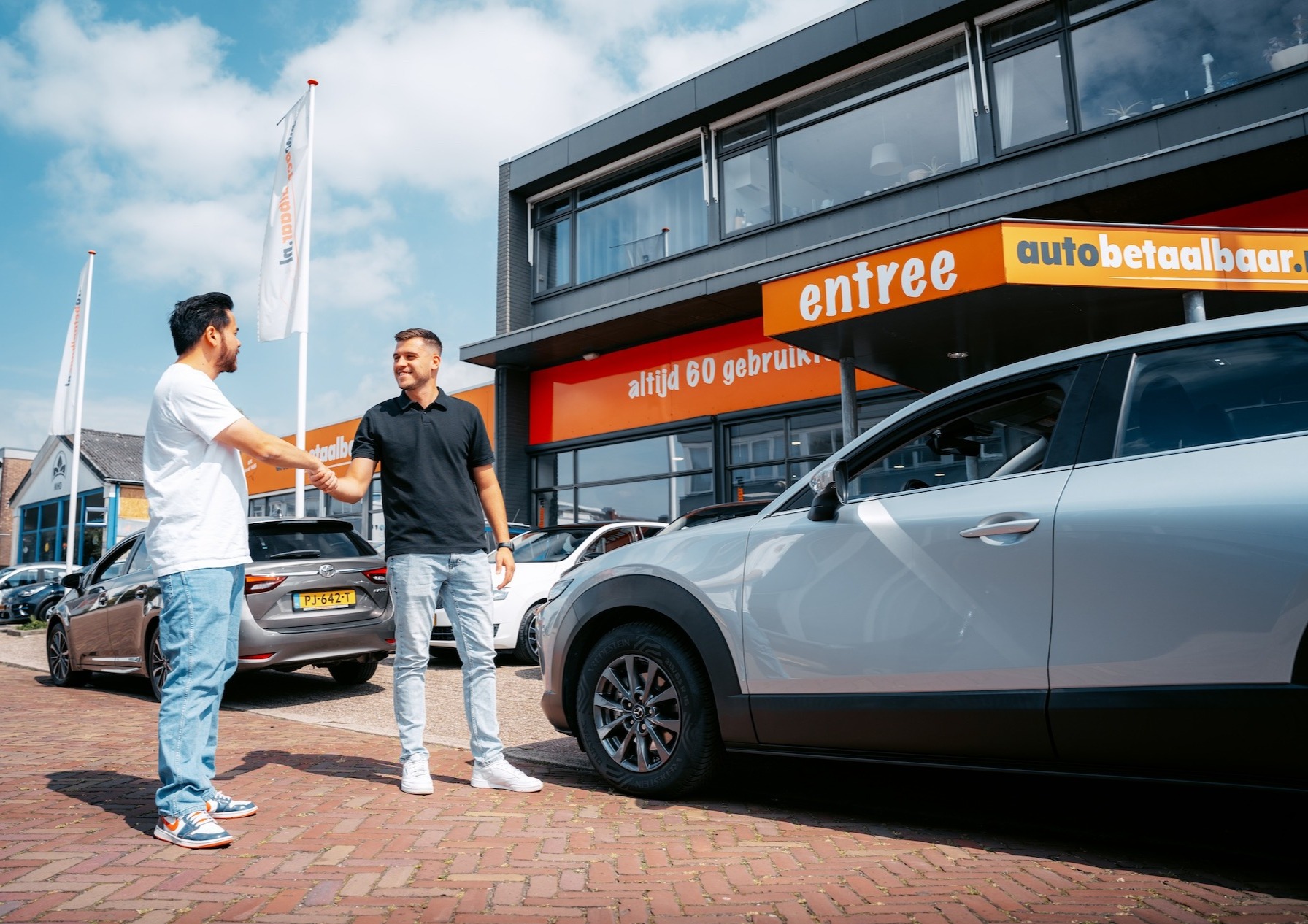 <h5>Kwaliteit</h5>
<p>Wij verkopen uitsluitend auto’s met garantie. Op deze manier bent u dus altijd welkom mocht er zich toch een probleem voordoen.</p>