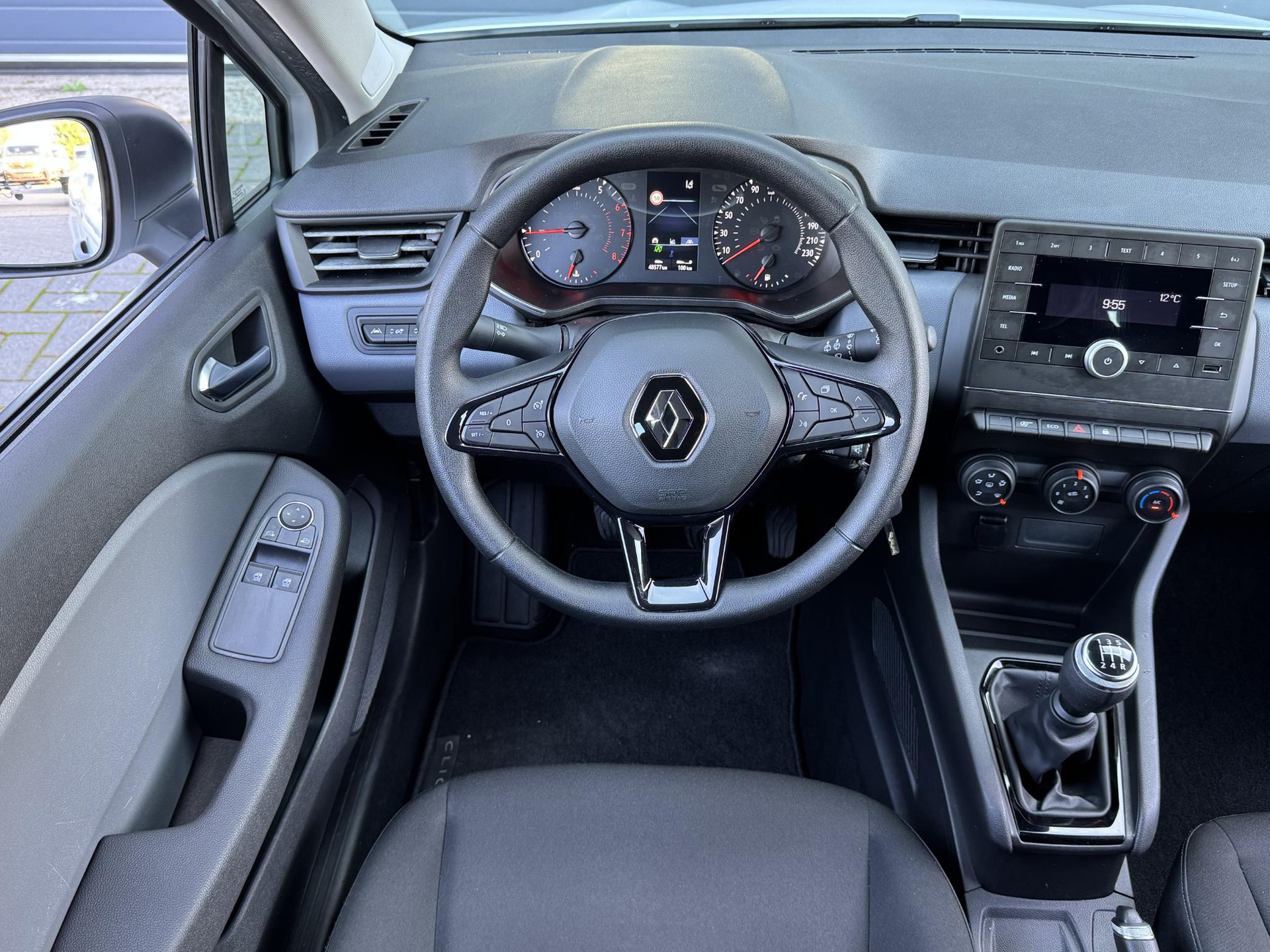 47871931-4.jpg