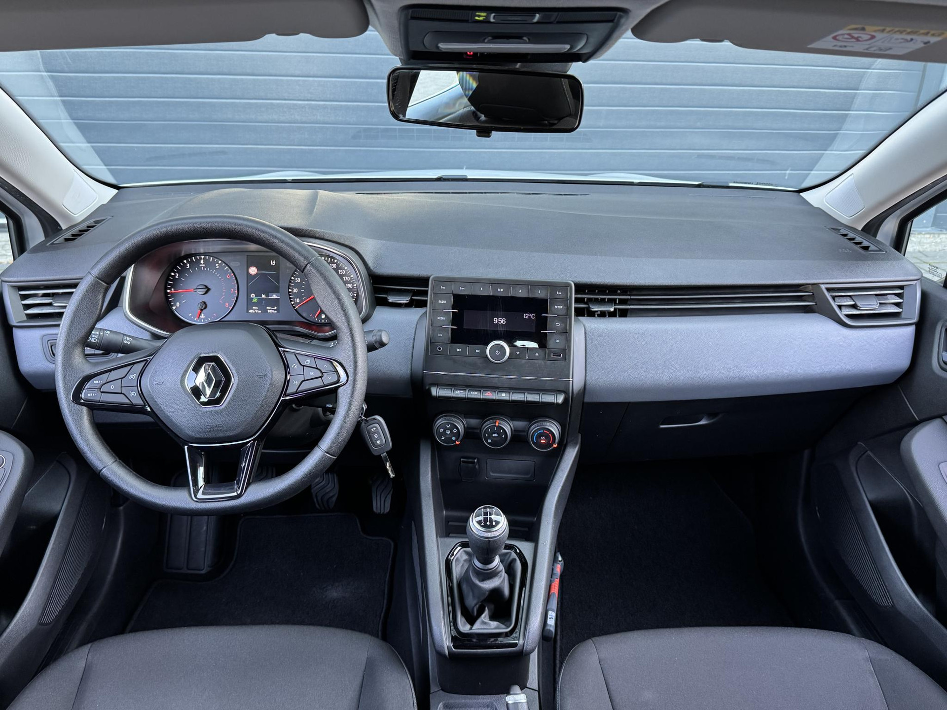 47871931-7.jpg