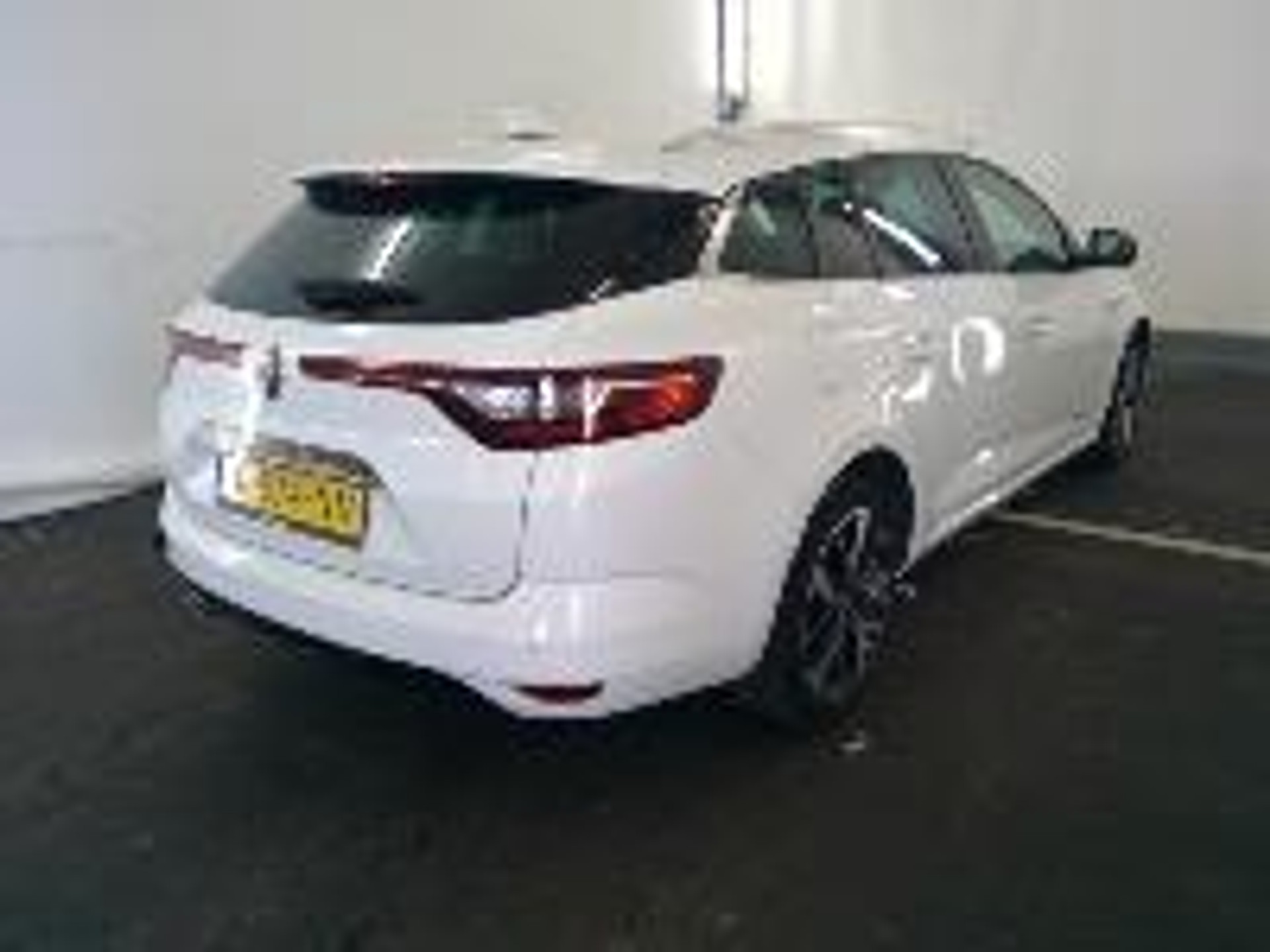 48552409-2.jpg